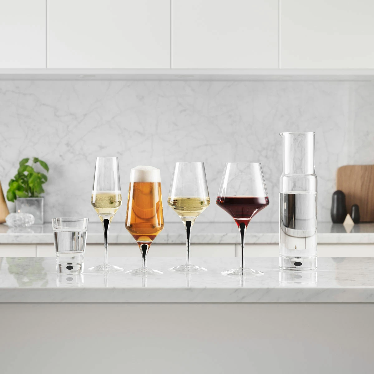 Orrefors Kosta Boda Orrefors Crystal, Metropol Black Red Wine, Pair 1 Orrefors Kosta Boda Orrefors Crystal, Metropol Black Red Wine, Pair